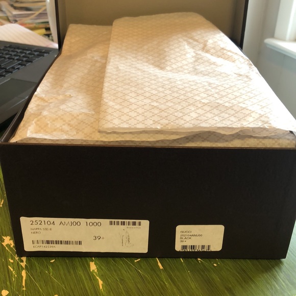 Like New Gucci Pumps - Picture 7 of 7